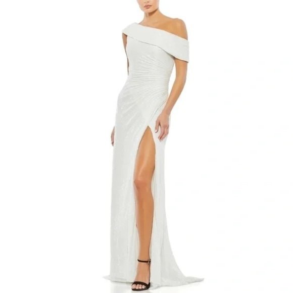 Mac Duggal IEENA One-Shoulder Ruched Sequined Gown Size 12, New w/Tag
